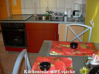 K�chenzeile mit Essecke